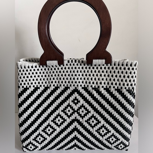 NWOT Guatemalan Handwoven Tote Bag Beach Large Black and white - Picture 3 of 13